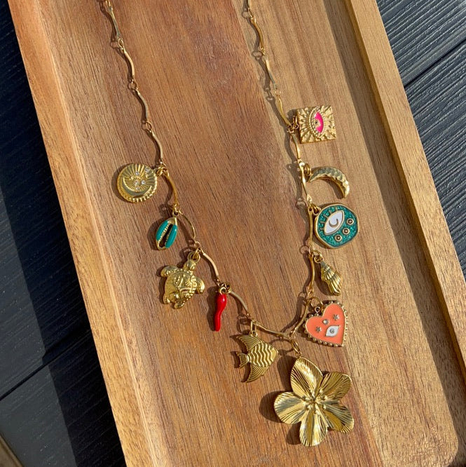 CRÉE TON COLLIER À CHARMS