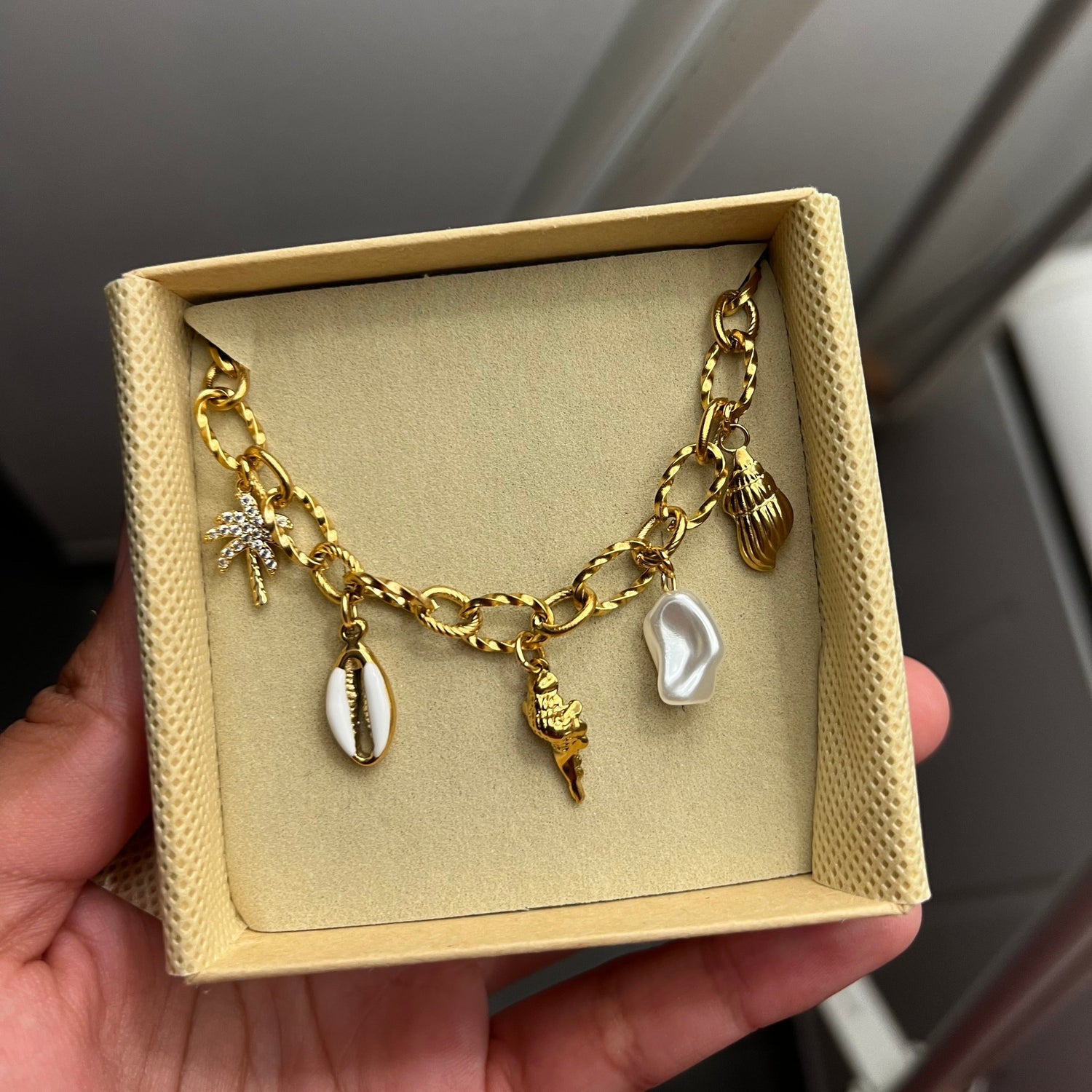 CRÉE TON BRACELET À CHARMS